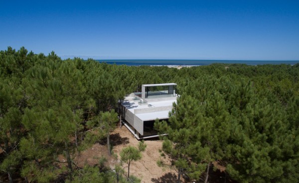 L4 House by Luciano Kruk Arquitectos in Costa Esmeralda, Argentina