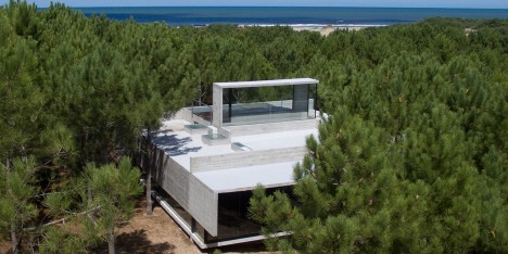 L4 House by Luciano Kruk Arquitectos in Costa Esmeralda, Argentina