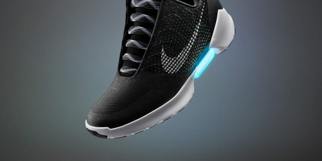 Nike EARL self-lacing trainers