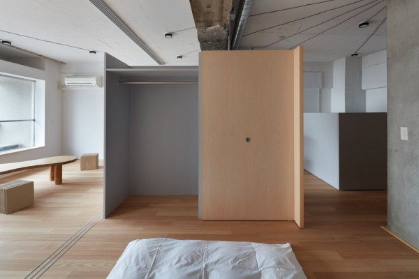 Apartment interior by Frontofficetokyo in Akasaka, Tokyo