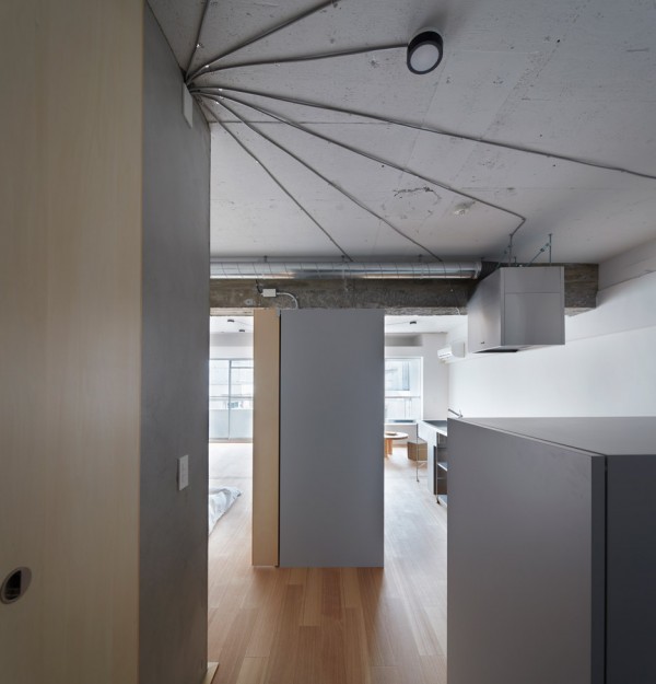 Apartment interior by Frontofficetokyo in Akasaka, Tokyo