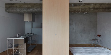 Apartment interior by Frontofficetokyo in Akasaka, Tokyo