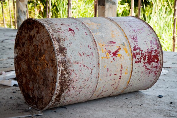 Santa-María will use recycled steel drums, previously used for storing waste chemicals, to build 10 columns outside the Barcelona Pavilion