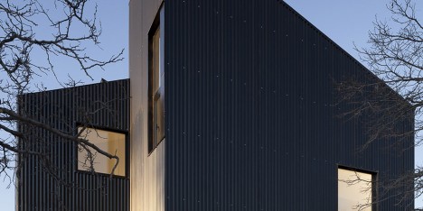 Galvez Autunno creates black housing blocks with jagged rooflines in Patagonia