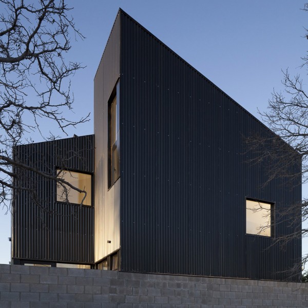 Galvez Autunno creates black housing blocks with jagged rooflines in Patagonia