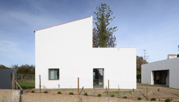 Casa Modesta by PAr