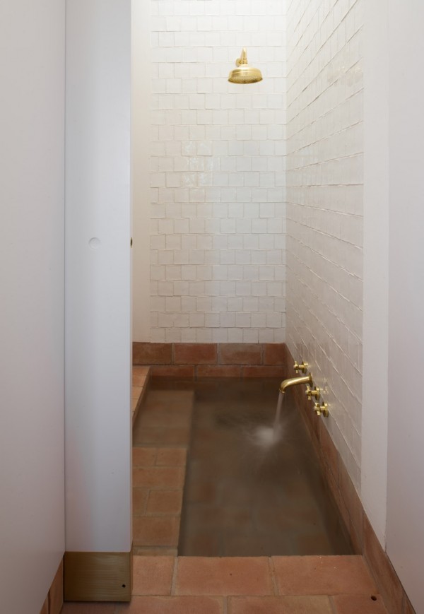 Casa Modesta by PAr
