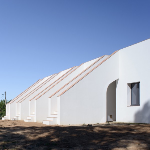 Casa Modesta by PAr