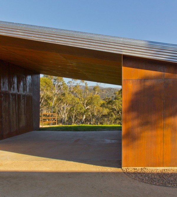 Crackenback Stables by Casey Brown Architecture
