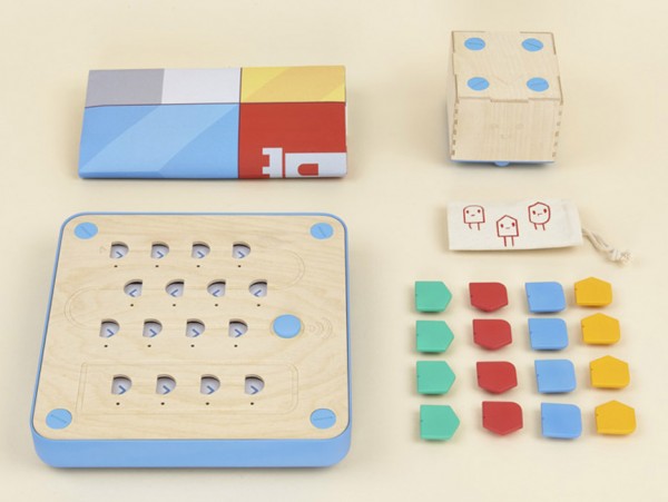 Cubetto wooden coding kit for children