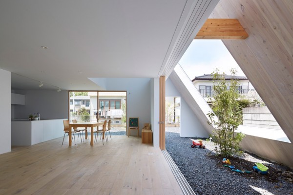 House in Utsunomiya by Suppose Design Office