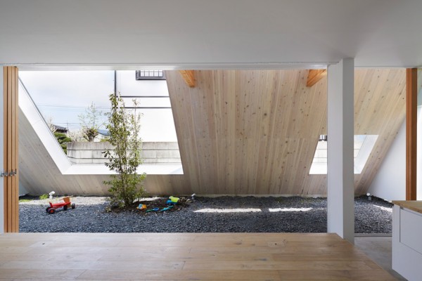 House in Utsunomiya by Suppose Design Office