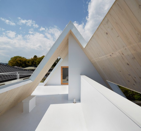 House in Utsunomiya by Suppose Design Office