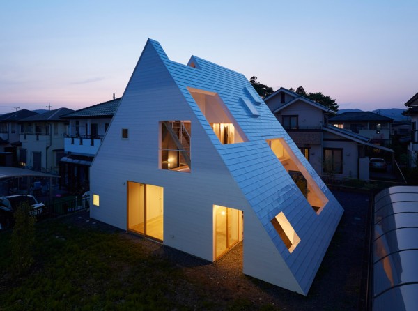 House in Utsunomiya by Suppose Design Office