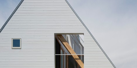 House in Utsunomiya by Suppose Design Office