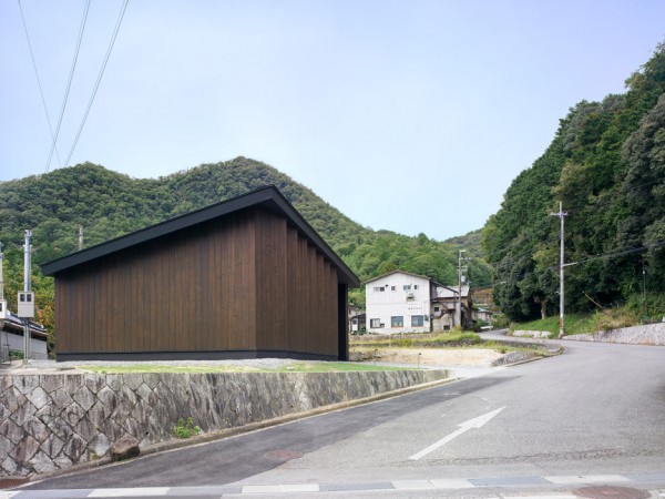 Inagawa Cemetery Warehouse by Key Operation and Atelier Fish