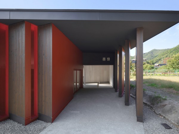 Inagawa Cemetery Warehouse by Key Operation and Atelier Fish