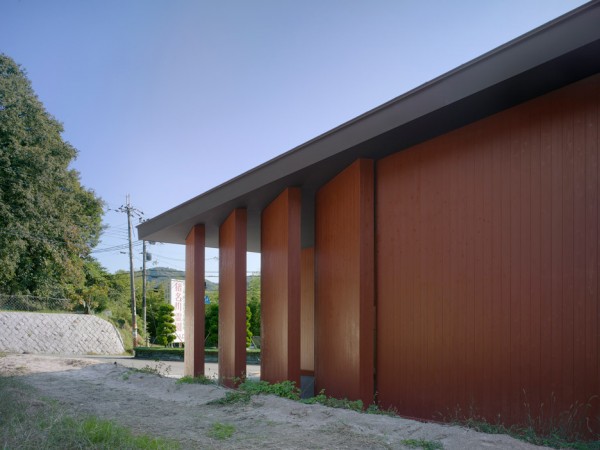 Inagawa Cemetery Warehouse by Key Operation and Atelier Fish