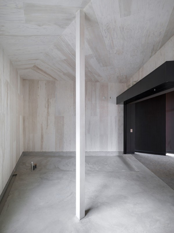 Inagawa Cemetery Warehouse by Key Operation and Atelier Fish