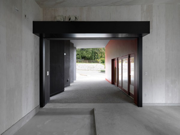 inagawa-cemetery-warehouse-key-operation-atelier-fish-japan_dezeen_936_5
