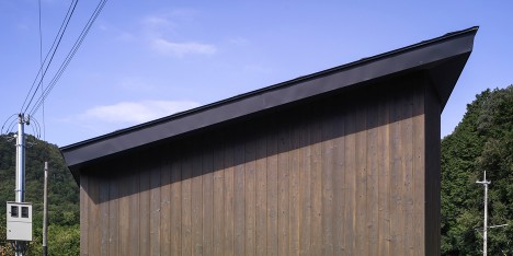 Inagawa Cemetery Warehouse by Key Operation and Atelier Fish