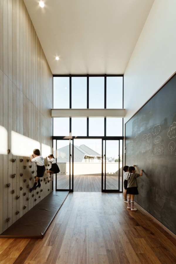 Kindergarten by Hibinosekkei and Youji no Shiro