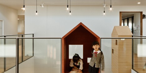 Hibino Sekkei and Youji no Shiro’s kindergarten features house-shaped reading nooks