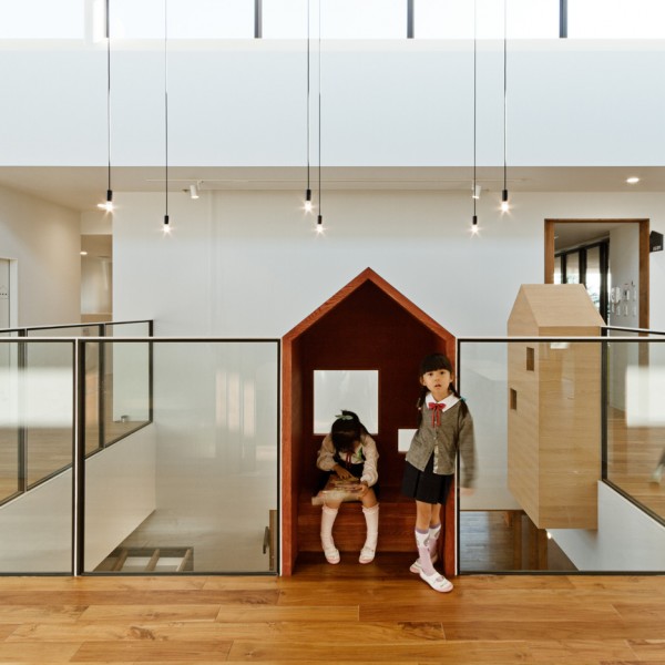 Hibino Sekkei and Youji no Shiro’s kindergarten features house-shaped reading nooks