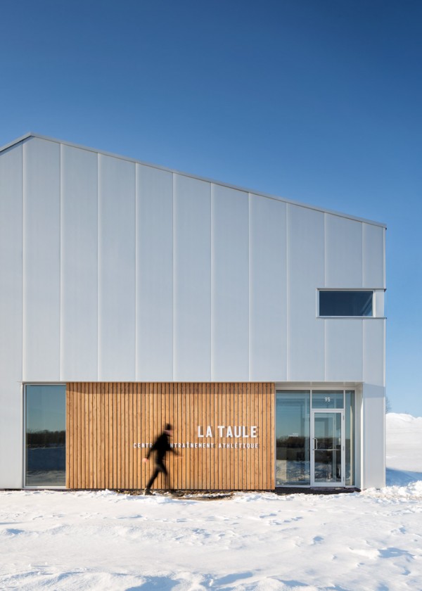 La taule sports and gymnastics centre by Architecture Microclimate, photography by Adrien Williams