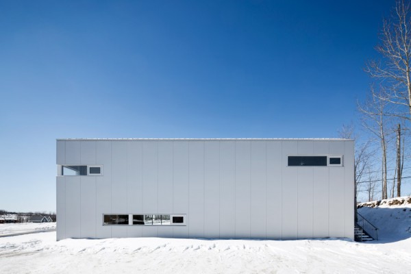 La taule sports and gymnastics centre by Architecture Microclimate, photography by Adrien Williams