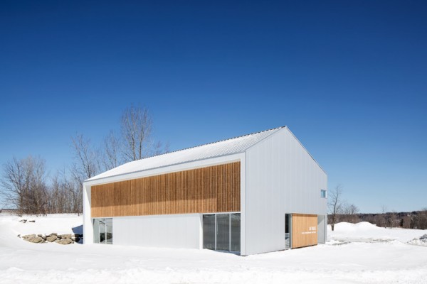 La taule sports and gymnastics centre by Architecture Microclimate, photography by Adrien Williams