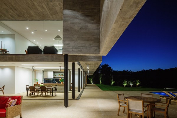 LG House by Reinach Mendonca