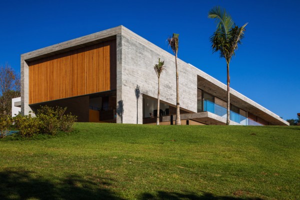 LG House by Reinach Mendonca