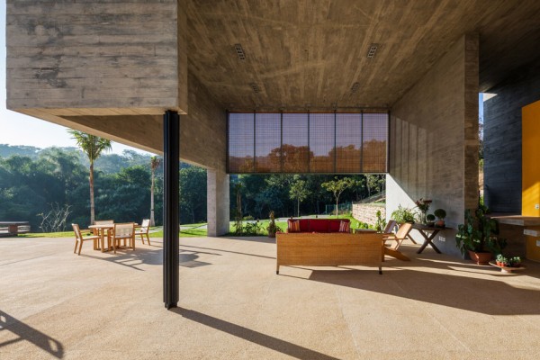 LG House by Reinach Mendonca