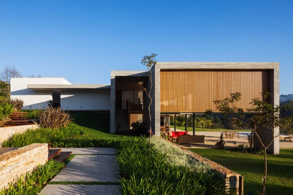 LG House by Reinach Mendonca