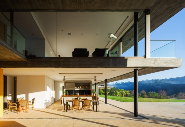 LG House by Reinach Mendonca