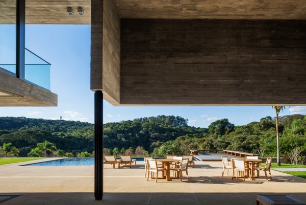 LG House by Reinach Mendonca