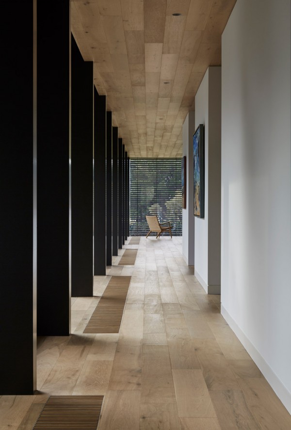 Inarc completes "efficient, yet extravagant" Links Courtyard House on Australia's Mornington Peninsula
