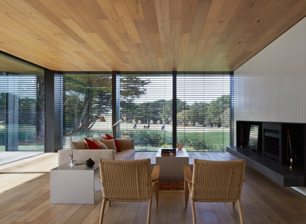 Inarc completes "efficient, yet extravagant" Links Courtyard House on Australia's Mornington Peninsula