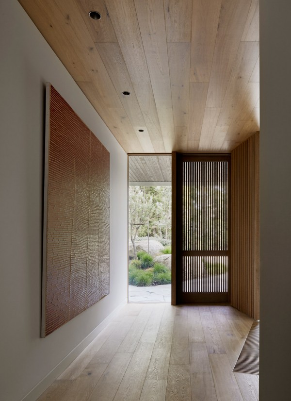 Inarc completes "efficient, yet extravagant" Links Courtyard House on Australia's Mornington Peninsula