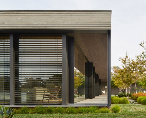 Inarc completes "efficient, yet extravagant" Links Courtyard House on Australia's Mornington Peninsula