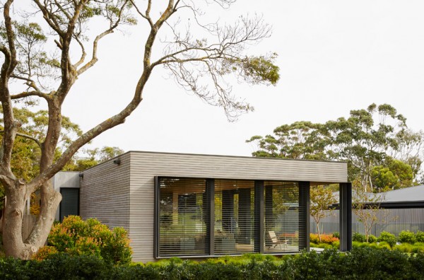 Inarc completes "efficient, yet extravagant" Links Courtyard House on Australia's Mornington Peninsula