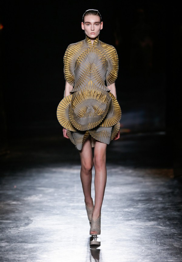 Iris van Herpen AW2016 presentation