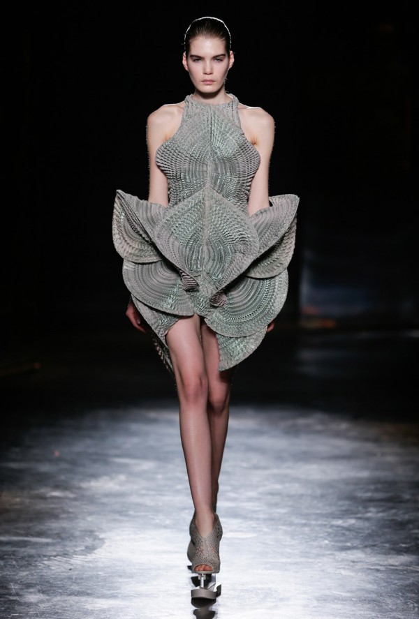 Iris van Herpen AW2016 presentation
