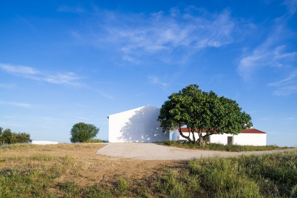 Monte da Azarujinha by Aboim Inglez Arquitectos