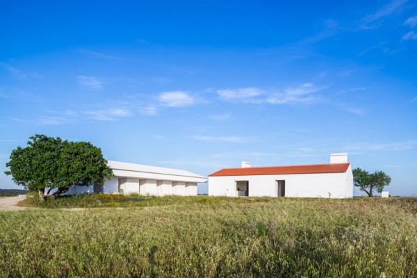 Monte da Azarujinha by Aboim Inglez Arquitectos