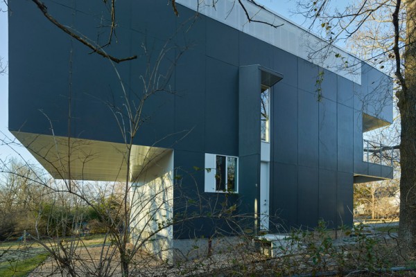 Mood ring house by Silo AR+D in Fayetteville, Arkansas