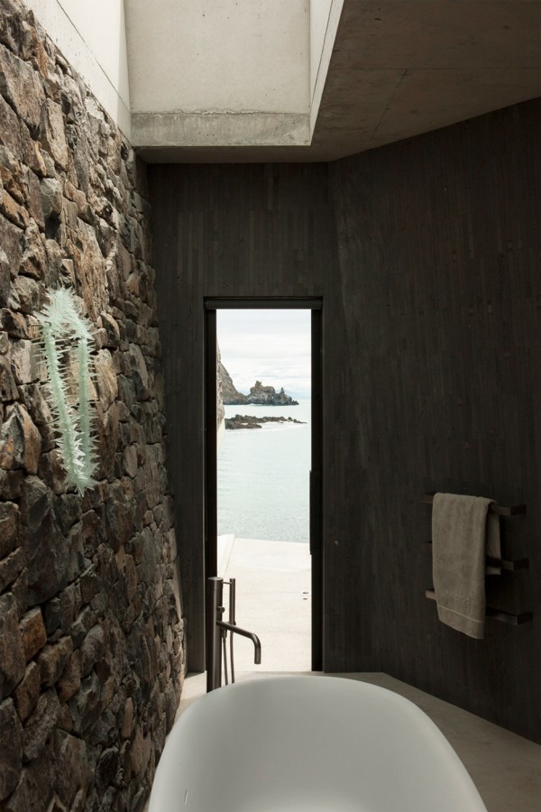 Seascape Retreat by Patterson Architects