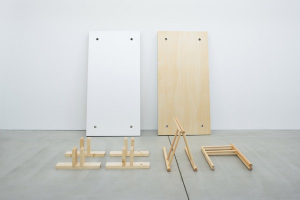sponge-table-jo-nagasaka-design-furniture-tokyo-japan-takumi-ota_dezeen_936_3