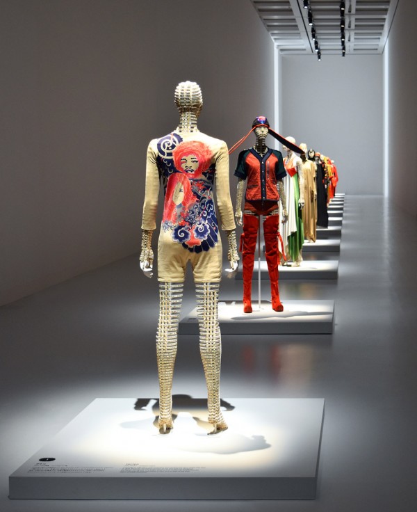 Tokujin Yoshioka mannequins for Issey Miyake
